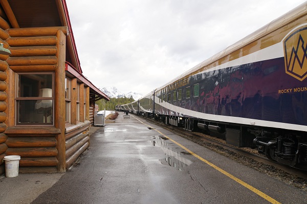Silverleaf carriages on the Rocky Mountaineer © Holidays Beckon Pty Ltd