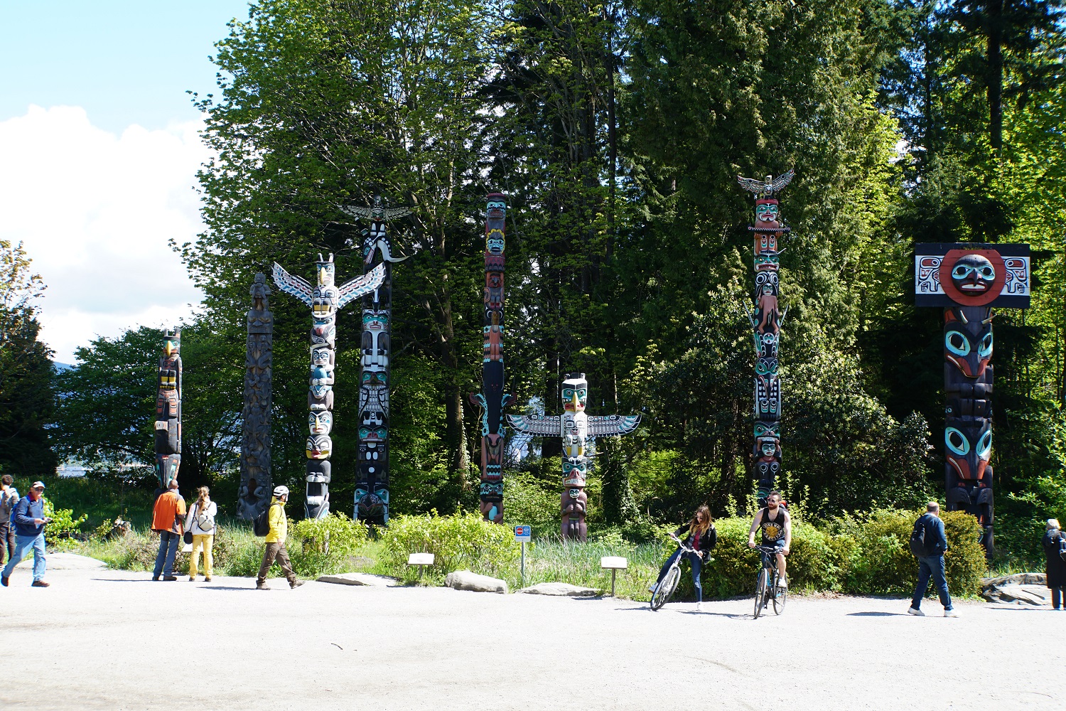 Totem Poles in Stanley Park © Holidays Beckon